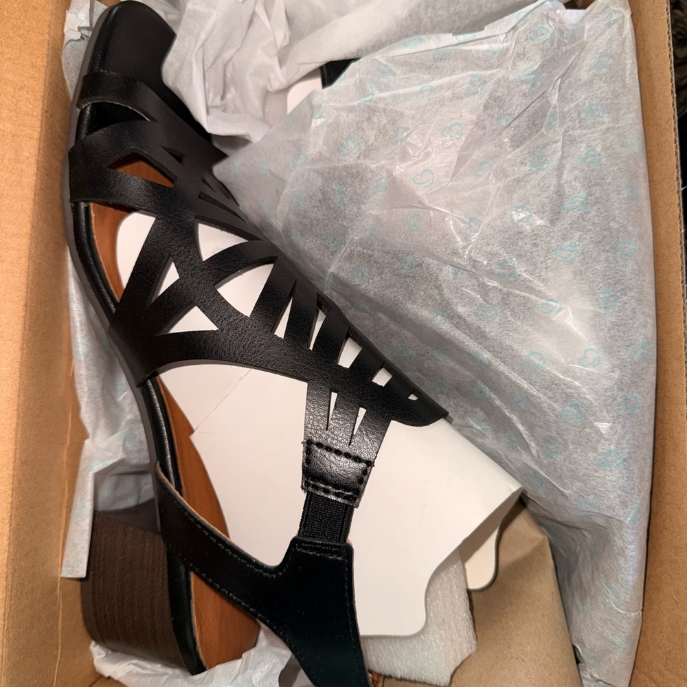 BareTraps Black Laser-Cut Strappy Women's Sandal - Picture 6 of 7